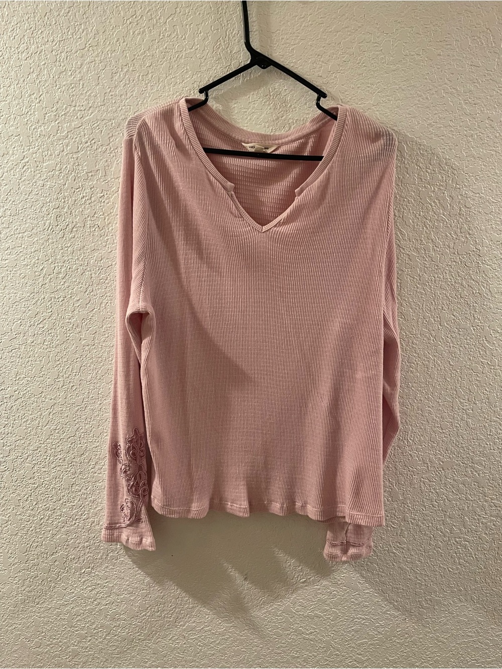 Lucky Brand Light Pink Ribbed V‑Neck Long Sleeve Tee